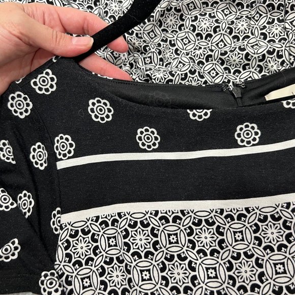 Ann Taylor Loft Black & White Geometric / Floral Print Dress Fit & Flare Size 10 - Picture 9 of 9